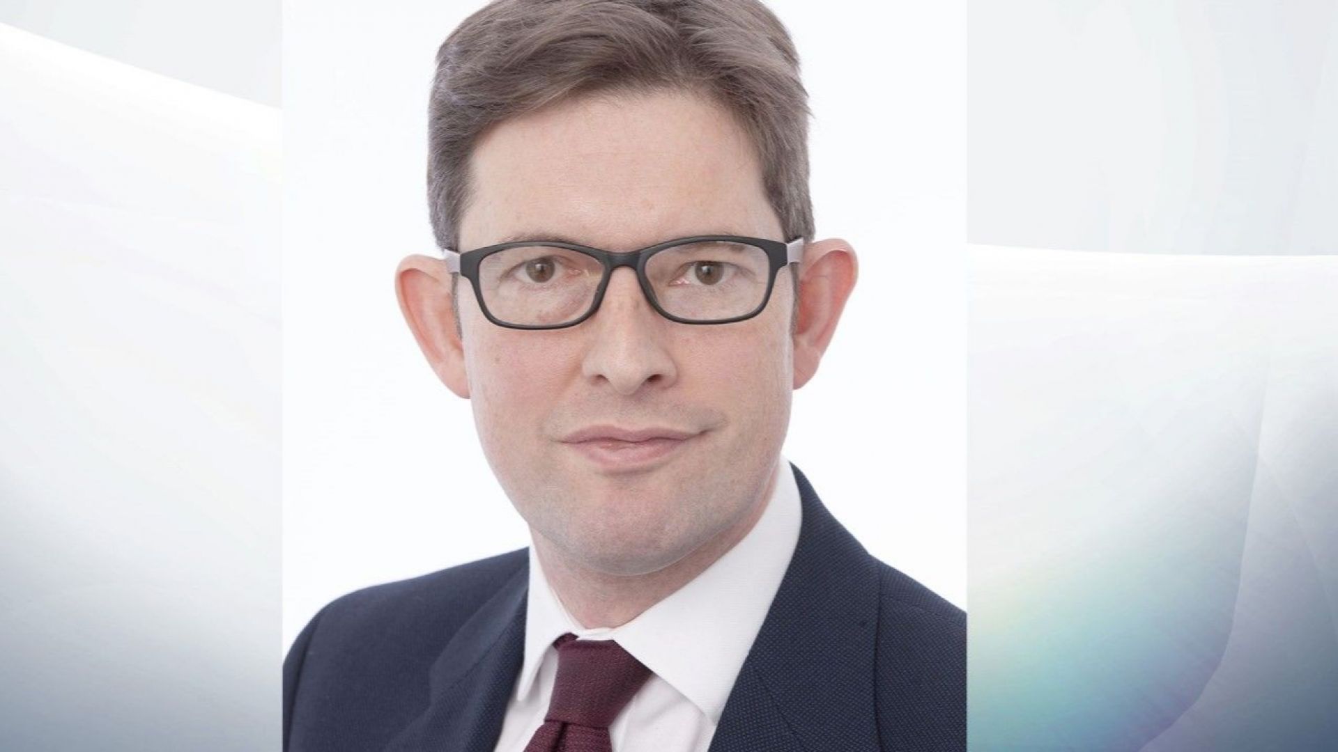 Великобритания назначи днес Кен Маккалъм разузнавач от кариерата ръководил отговора