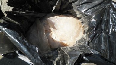 Полицията в Грузия е задържала  двама български граждани за  притежание на 40 кг хероин