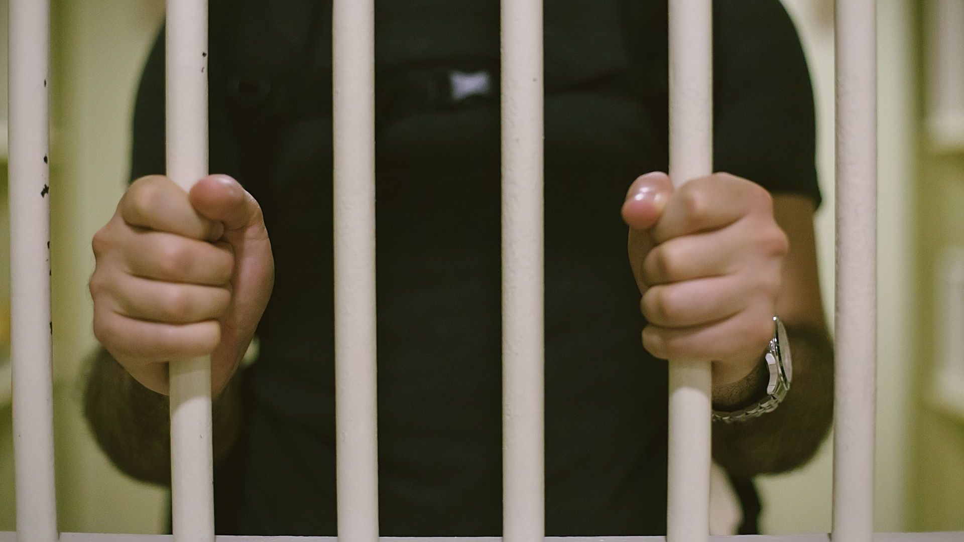 Мъж избяга от затвора в Бургас 45 дни преди да му изтече присъдата