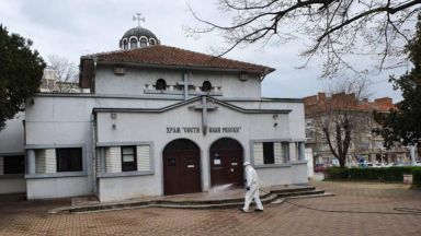 Започна пълна дезинфекция на църквите в Бургас