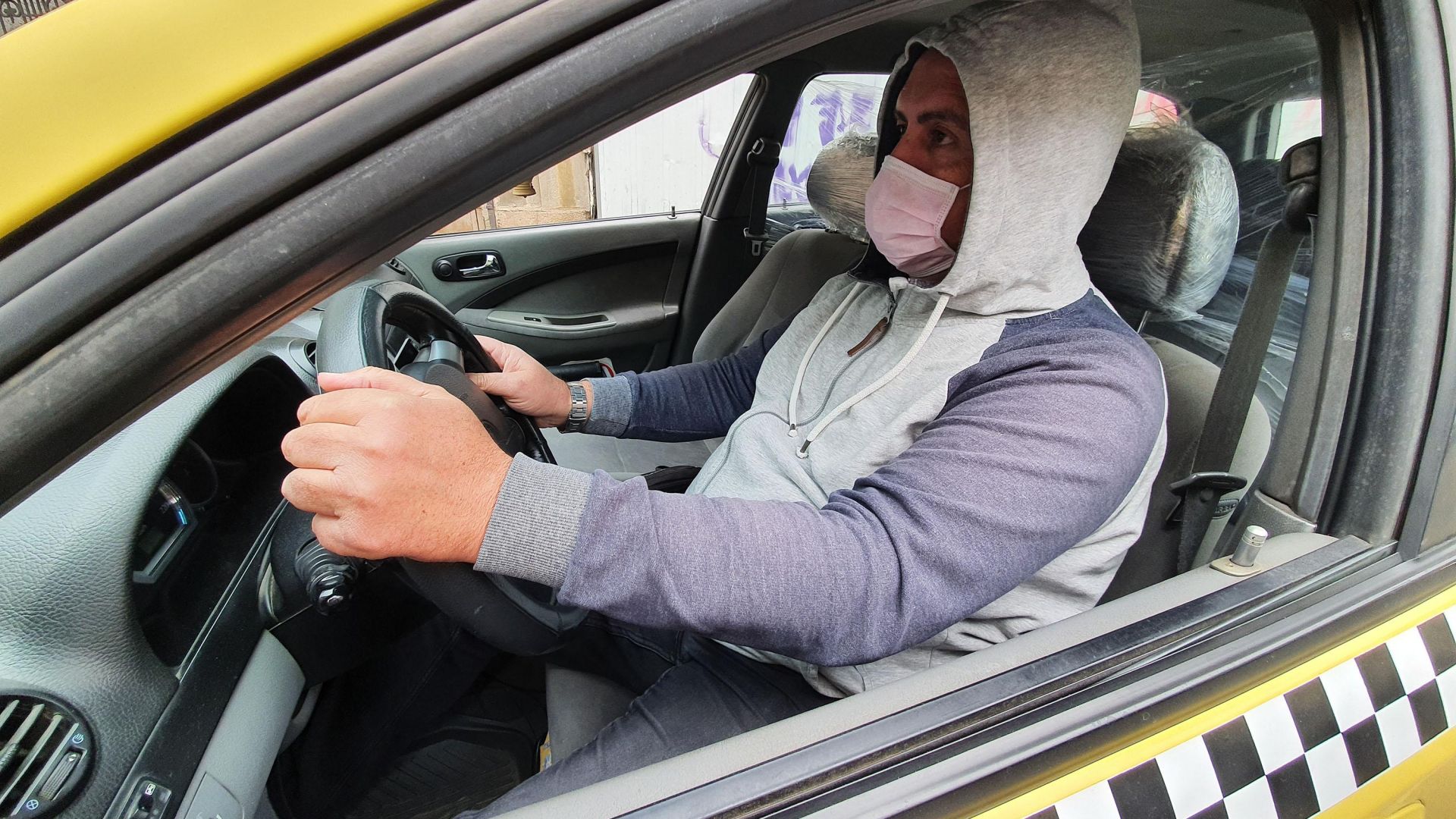 В условията на пандемията Covid 10 на таксиметровите шофьори в София