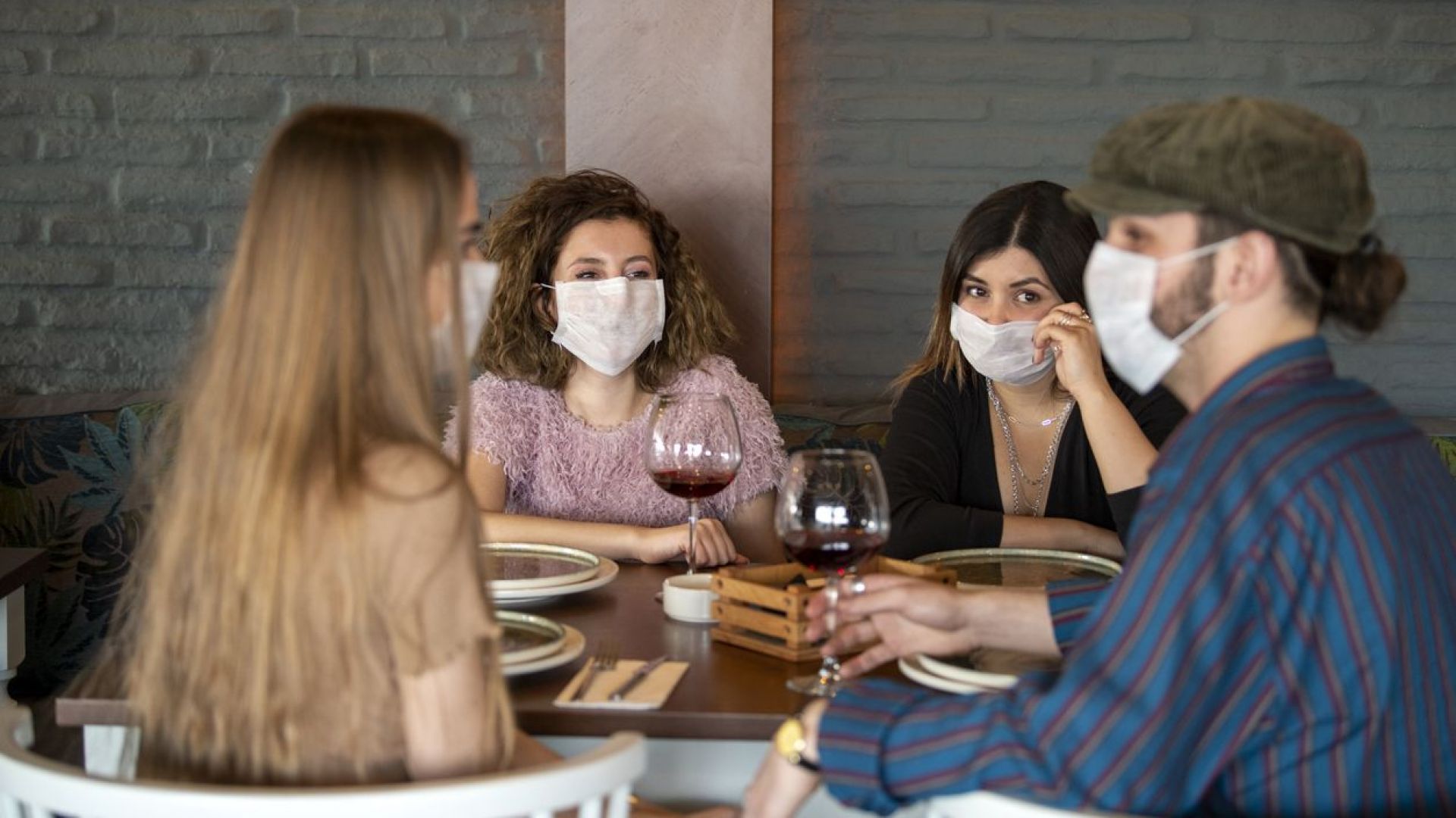 Дали алкохолът е продукт от първа необходимост във време на