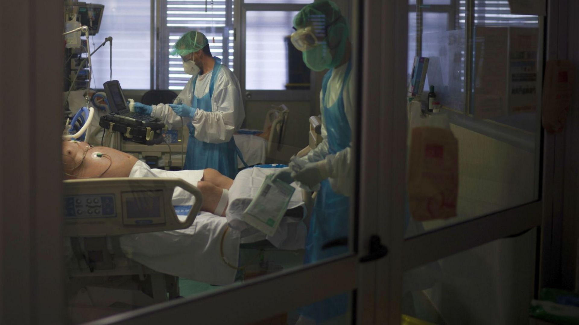 Испания съобщи днес за 950 починали от коронавируса през последните