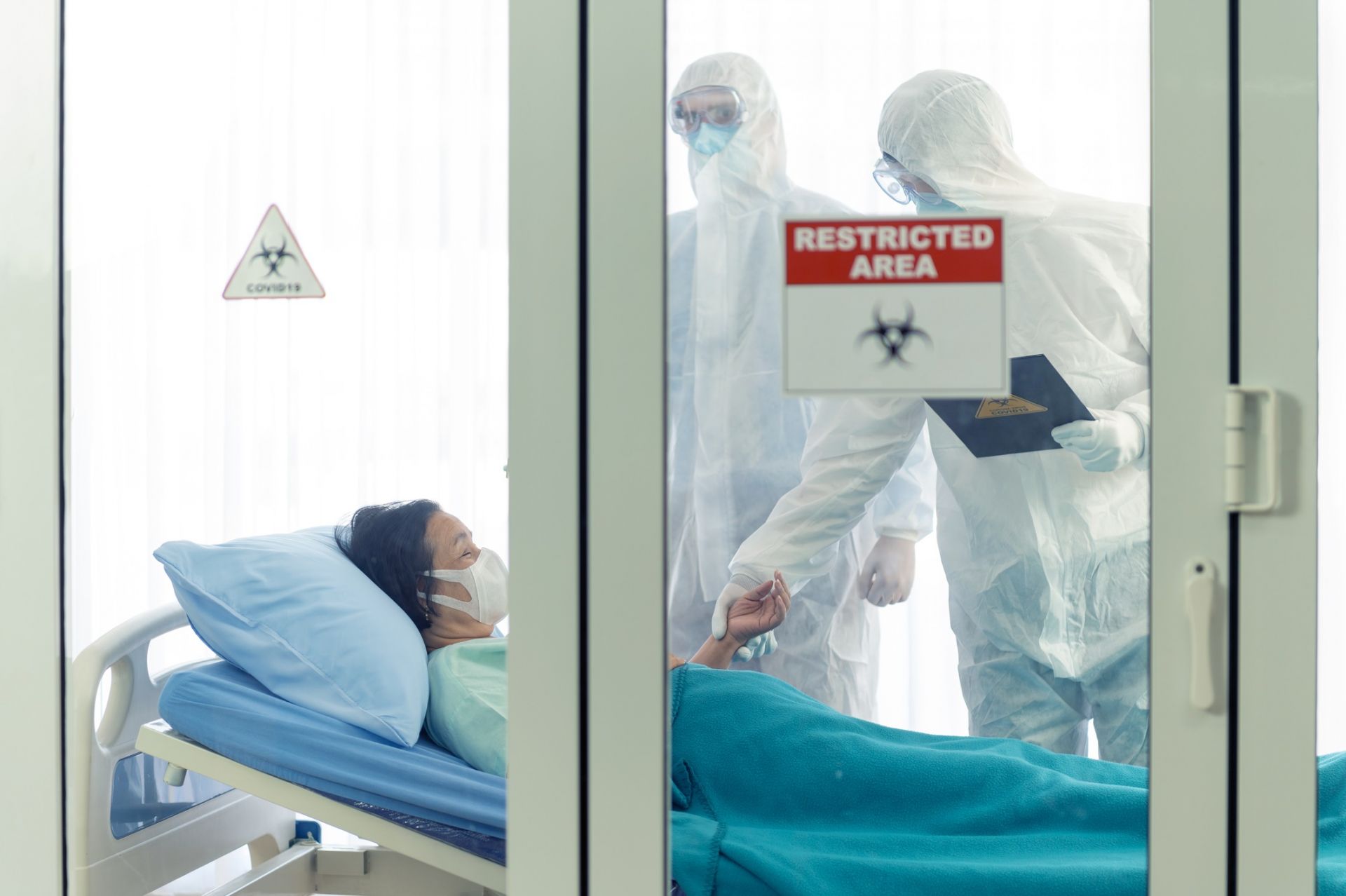 Заразената пациентката е била в Първо вътрешно отделение на болницата (илюстративна снимка))