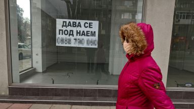 Магазините в центъра на Варна масово затвориха (снимки)