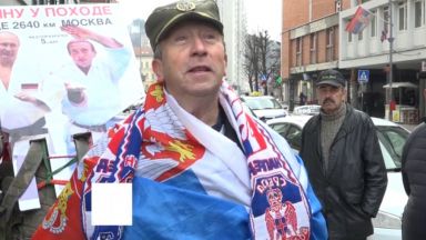 Сърбин отиде пеша до Москва, за да подари на Путин ракия (видео)