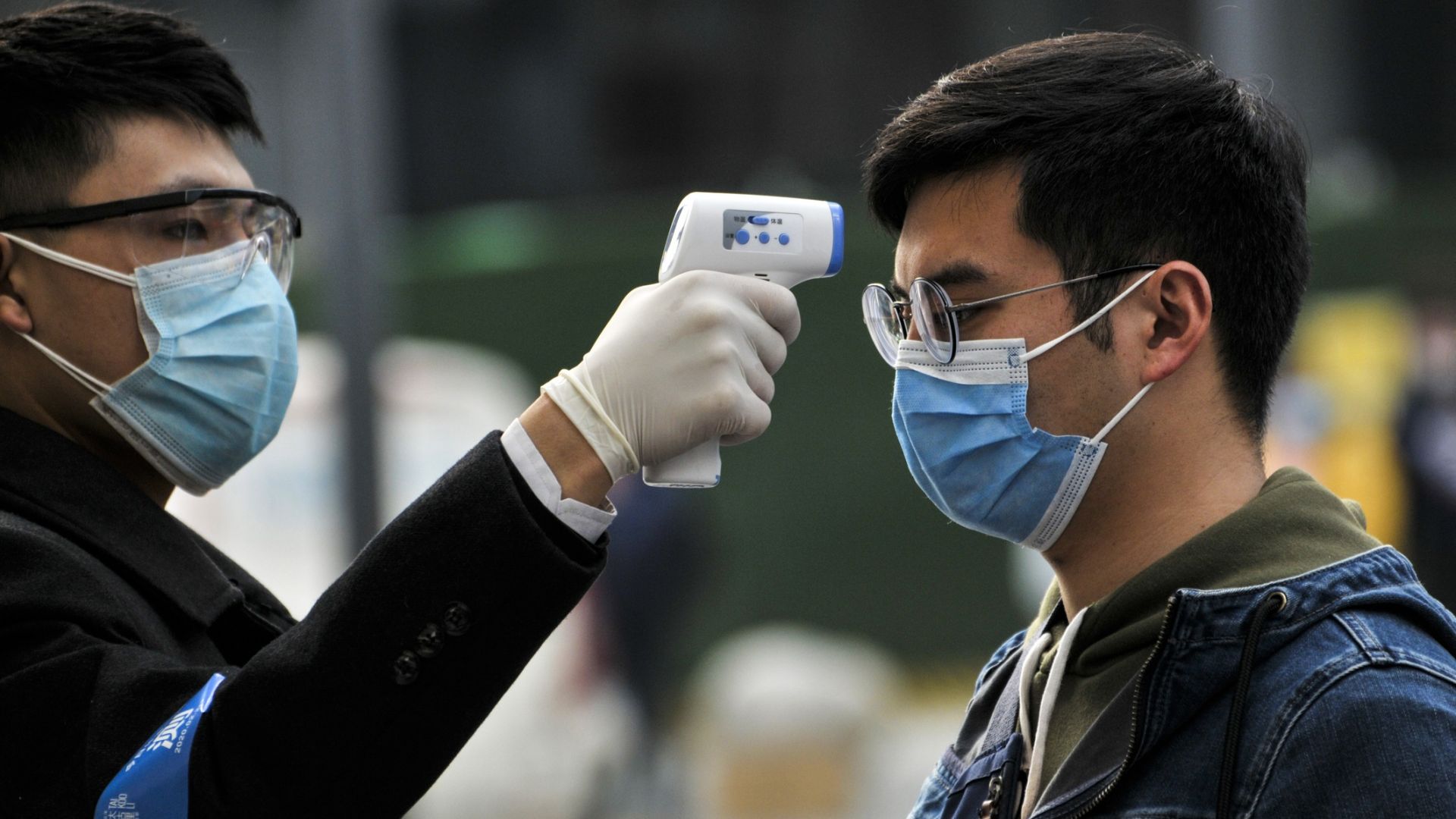 Работодателите задължително трябва да дезинфекцират работните места най малко два пъти