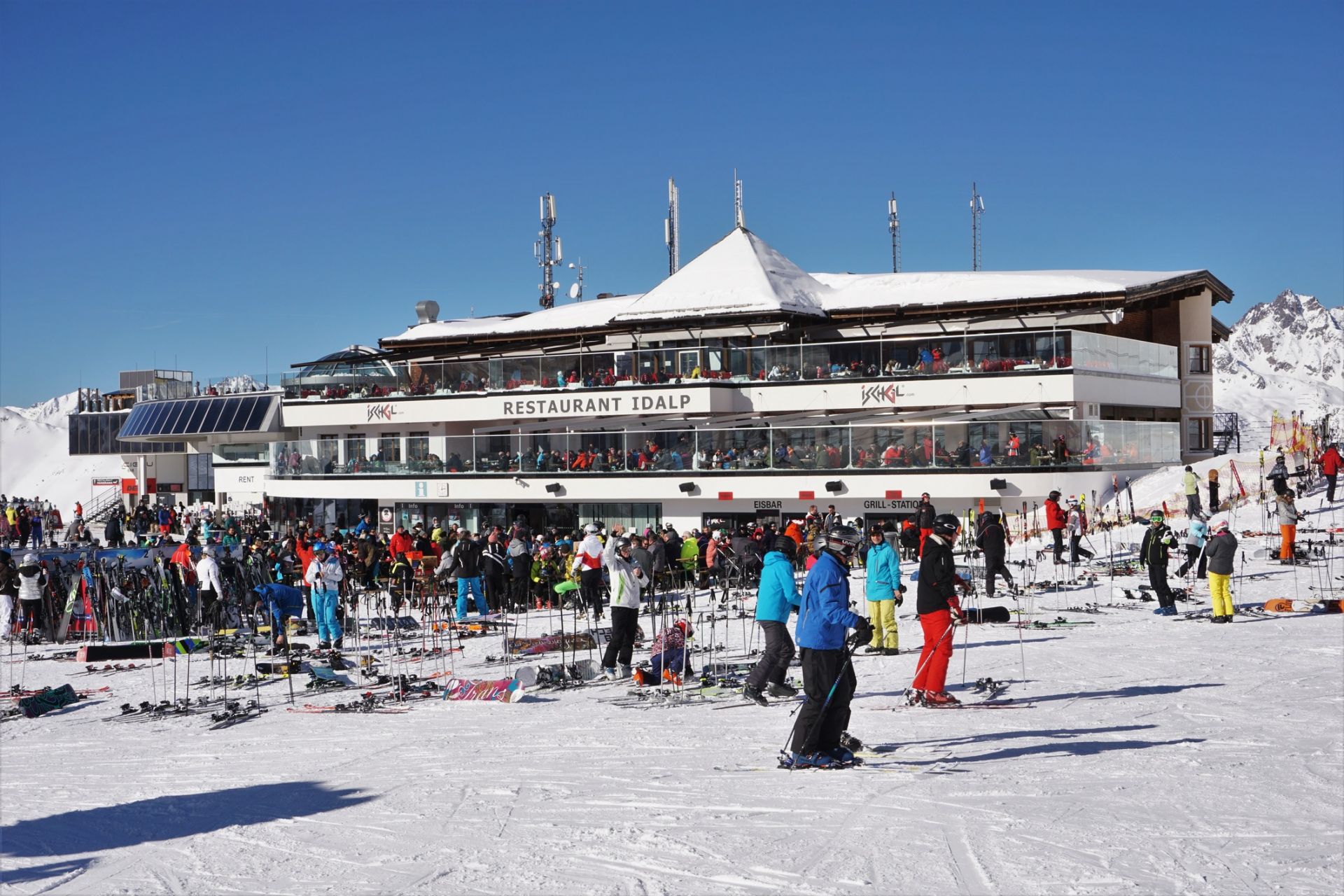Мераклиите за седмична ски ваканция в Австрия може и да идат, но с резервация поне за 11-12 дни, за които се плаща на хотела