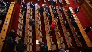 Депутатите гласуваха извънредно положение до 13 май 