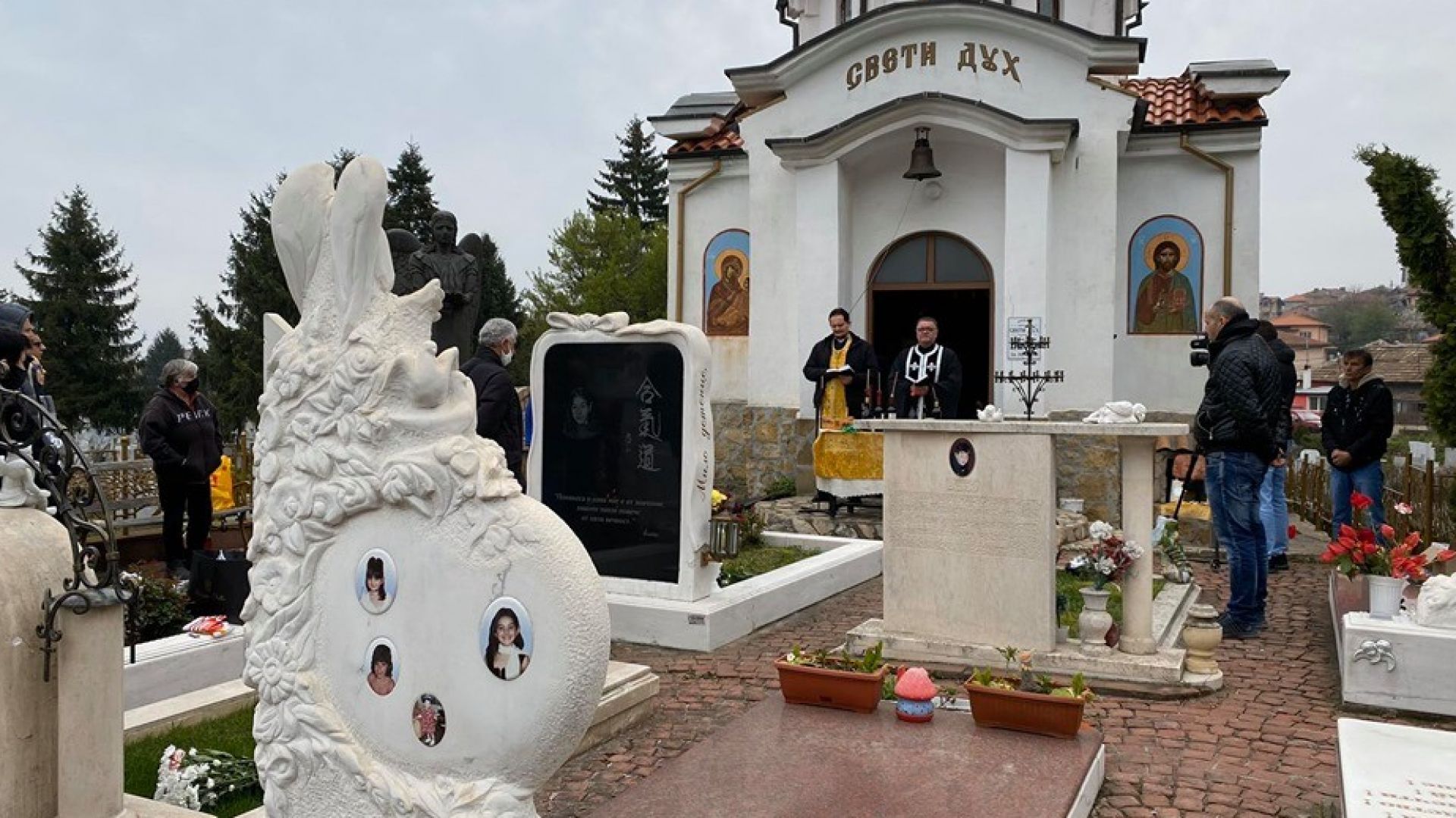 В Свищов днес беше почетена паметта на 12 те деца които