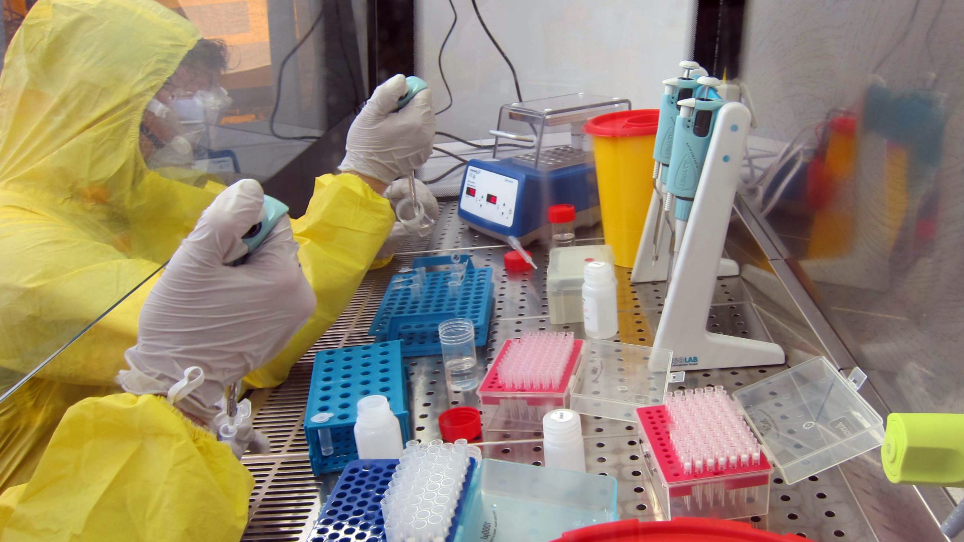 Новата вирусологична лаборатория за изследване за коронавирус към Медицинския университет