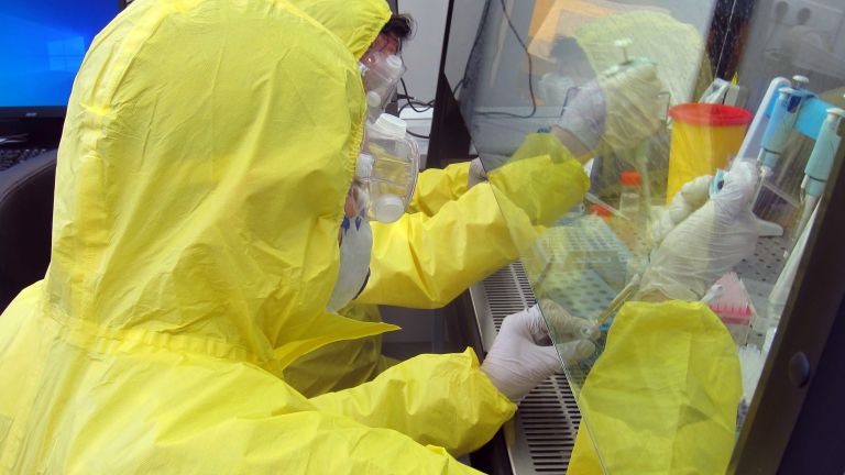 Компаниите Пфайзер и Модерна изпробват ваксините си срещу Covid-19 и