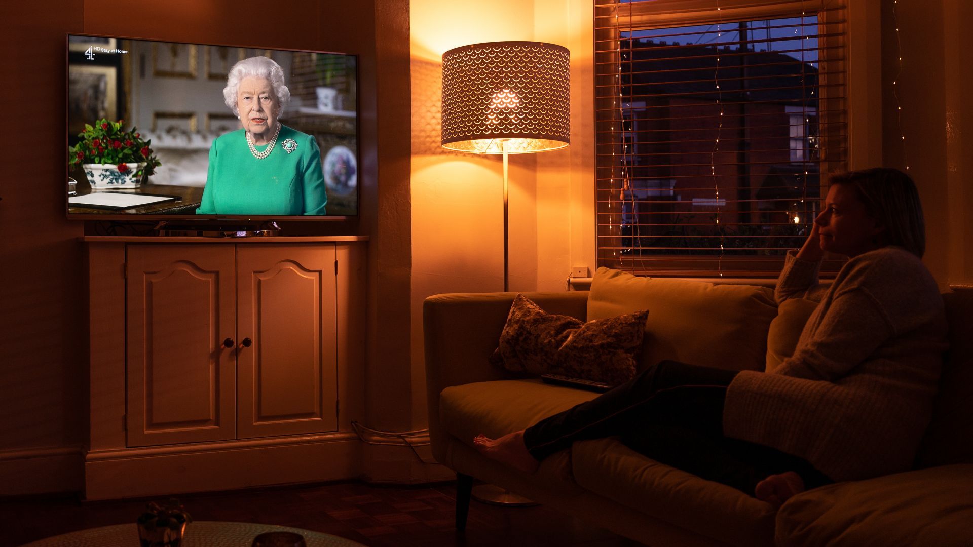 Кралица Елизабет Втора благодари на хората лекуващи болни от Ковид 19