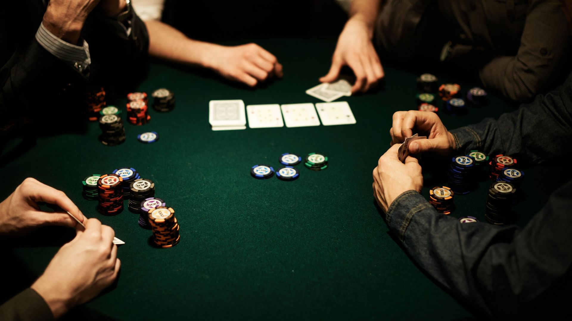 Полицията в Бургас глоби 11 души събрали се да играят