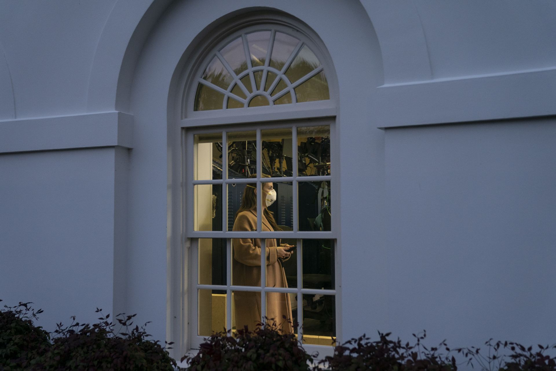 Журналистка по време на брифинга на Тръмп в Белия дом