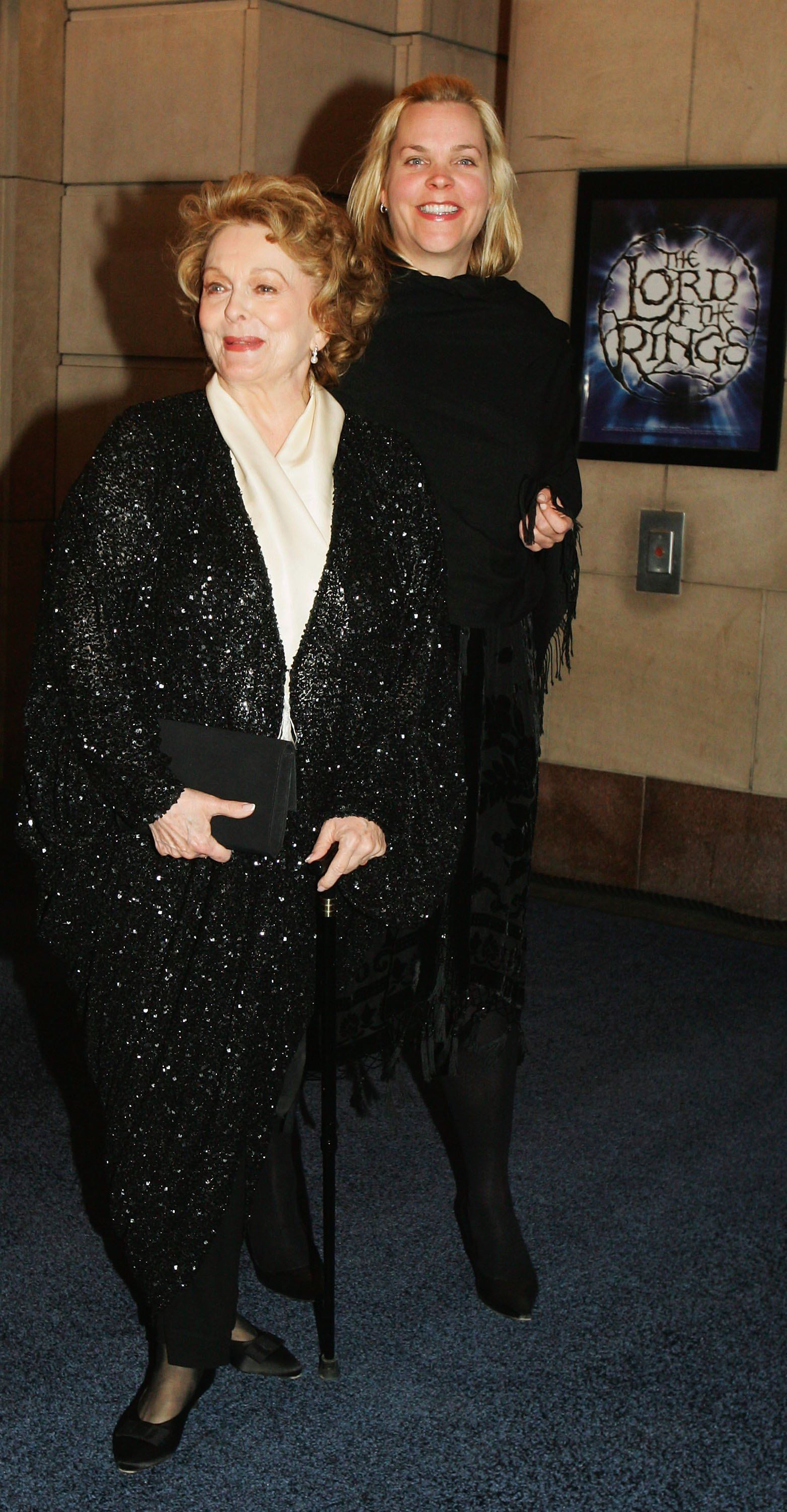 Шърли пристига с дъщеря си Рейчъл на премиерата на "Властелинът на пръстените" 