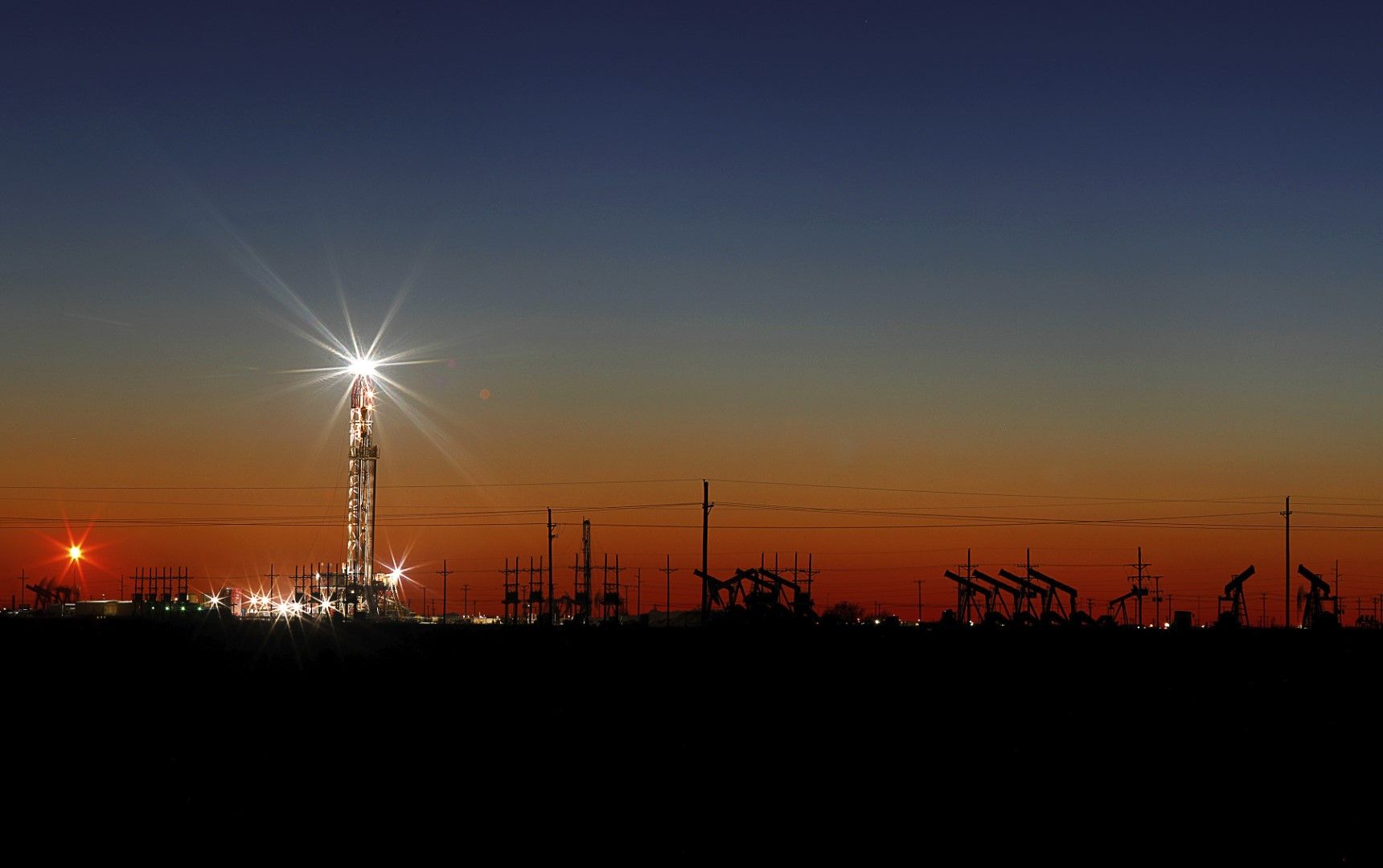 Петролно поле и съоръжения за добив в Мидланд, Тексас