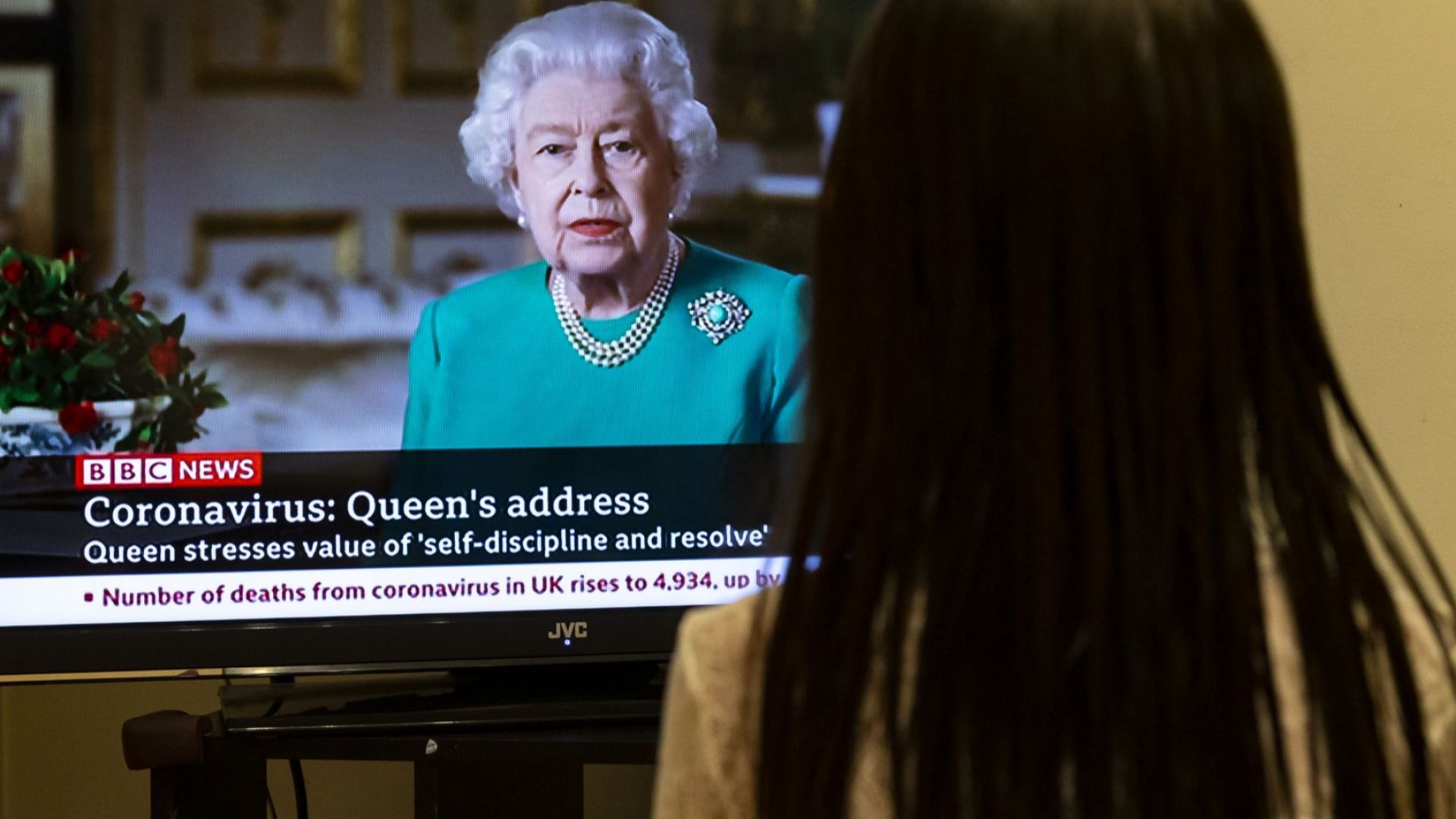 Петото обръщение на кралицата за 68 години разбуни британските медии