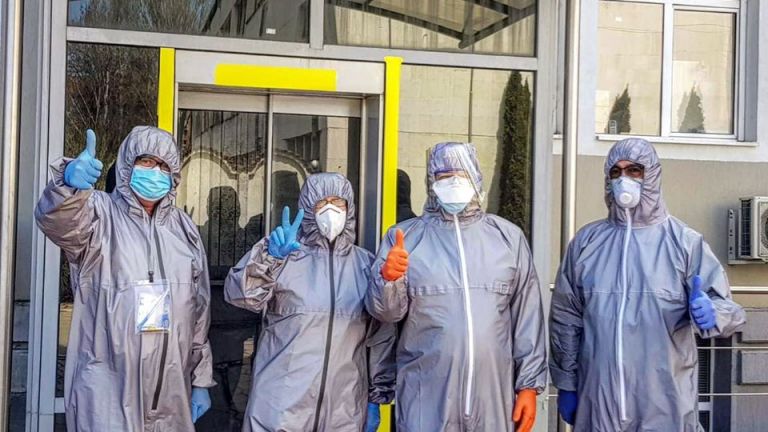 Ген. Мутафчийски при колегите си от ВМА на първа линия: Благодаря за човещината