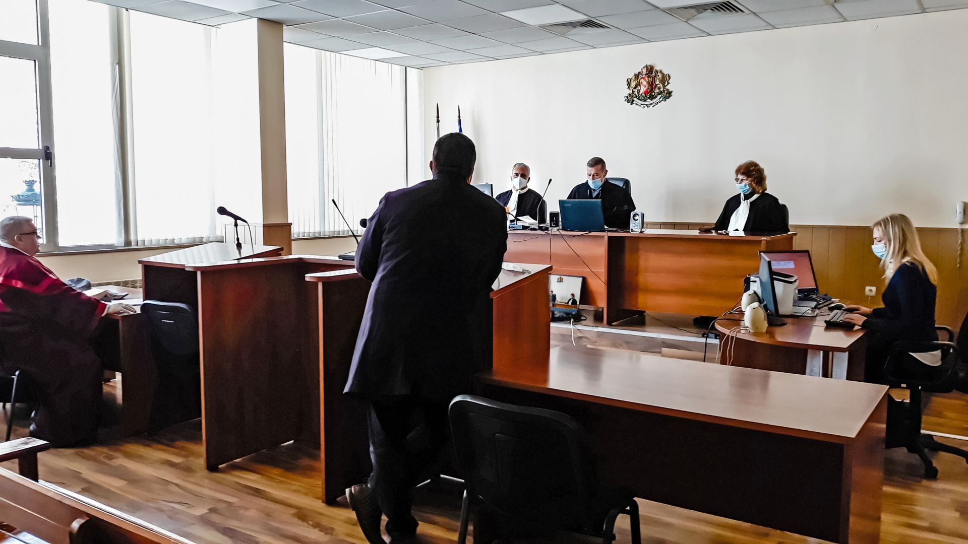 Заседанието по разглеждане на мярката бе дистанционно, като В. Г. се включи в делото чрез видеоконферентна връзка от ареста в Хасково, а адвокатът му, прокурорът и съдебният състав бяха в зала номер 2 на Апелативен съд – Пловдив