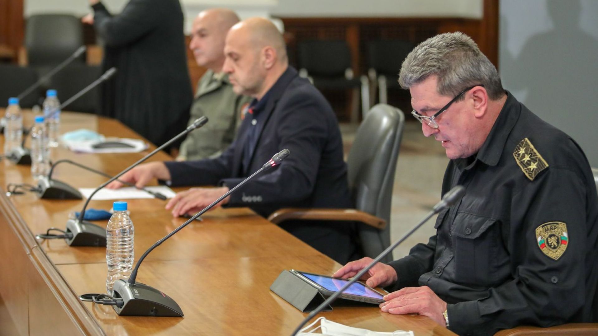 Три фирми шият защитни облекла като Германия е заявила желание