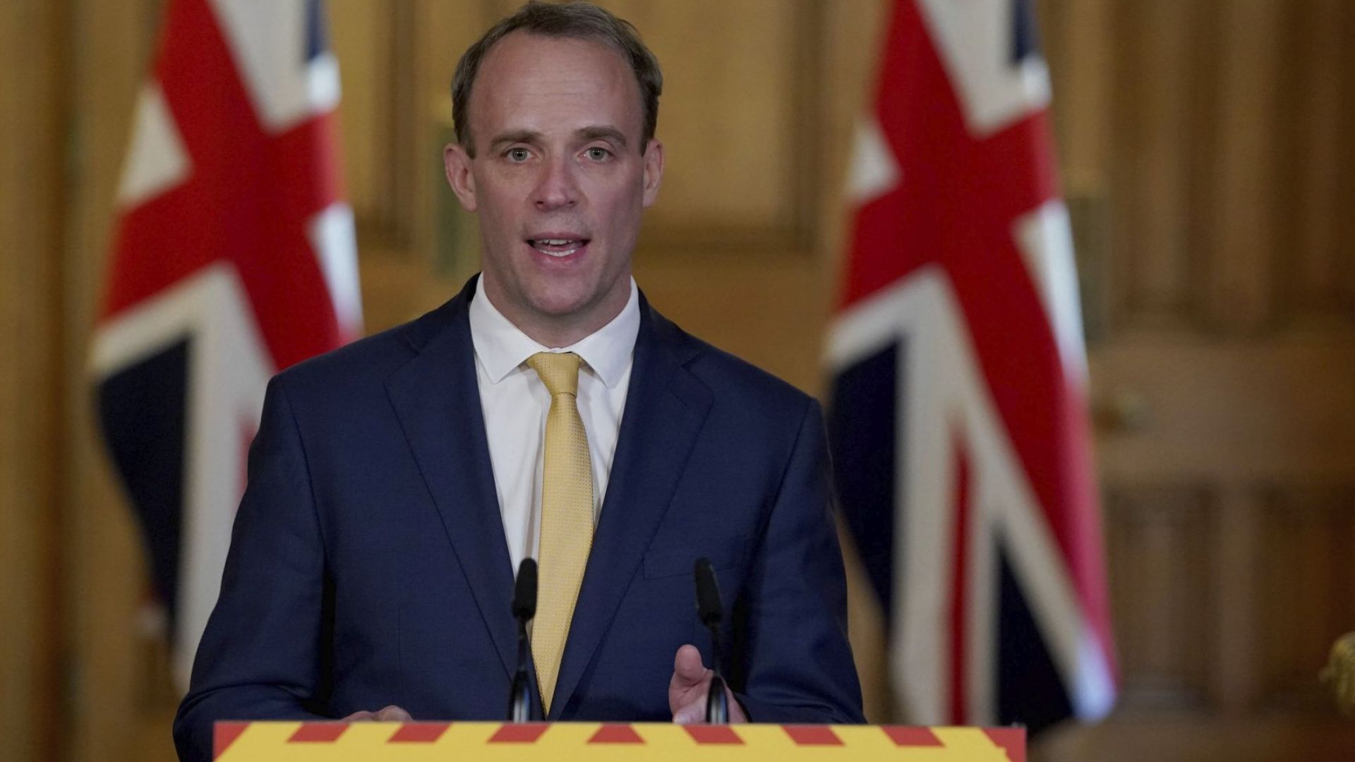 Британският премиер Борис Джонсън диша без чужда помощ и продължава