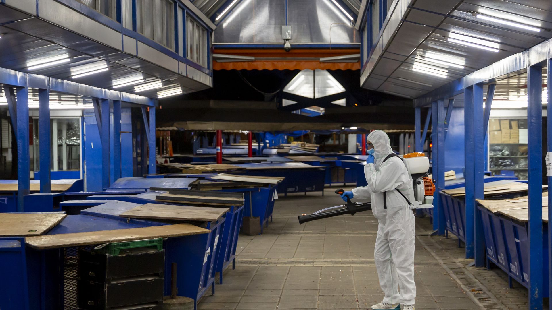 Рано тази сутрин бе извършена пълна дезинфекция на Женския пазар