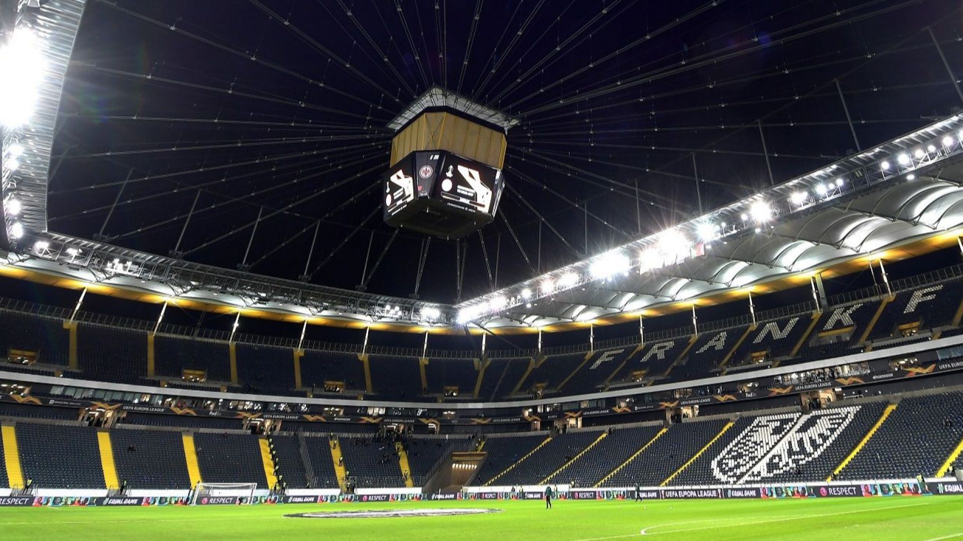 Бундеслигата ще се подновява с по 239 човека на стадиона