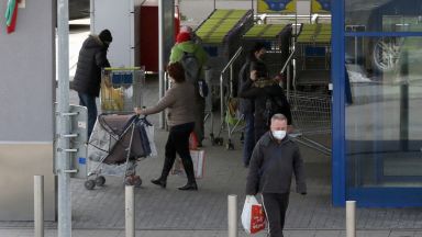 Най-големите супермаркети обвиниха Десислава Танева, че преразпределя пазара