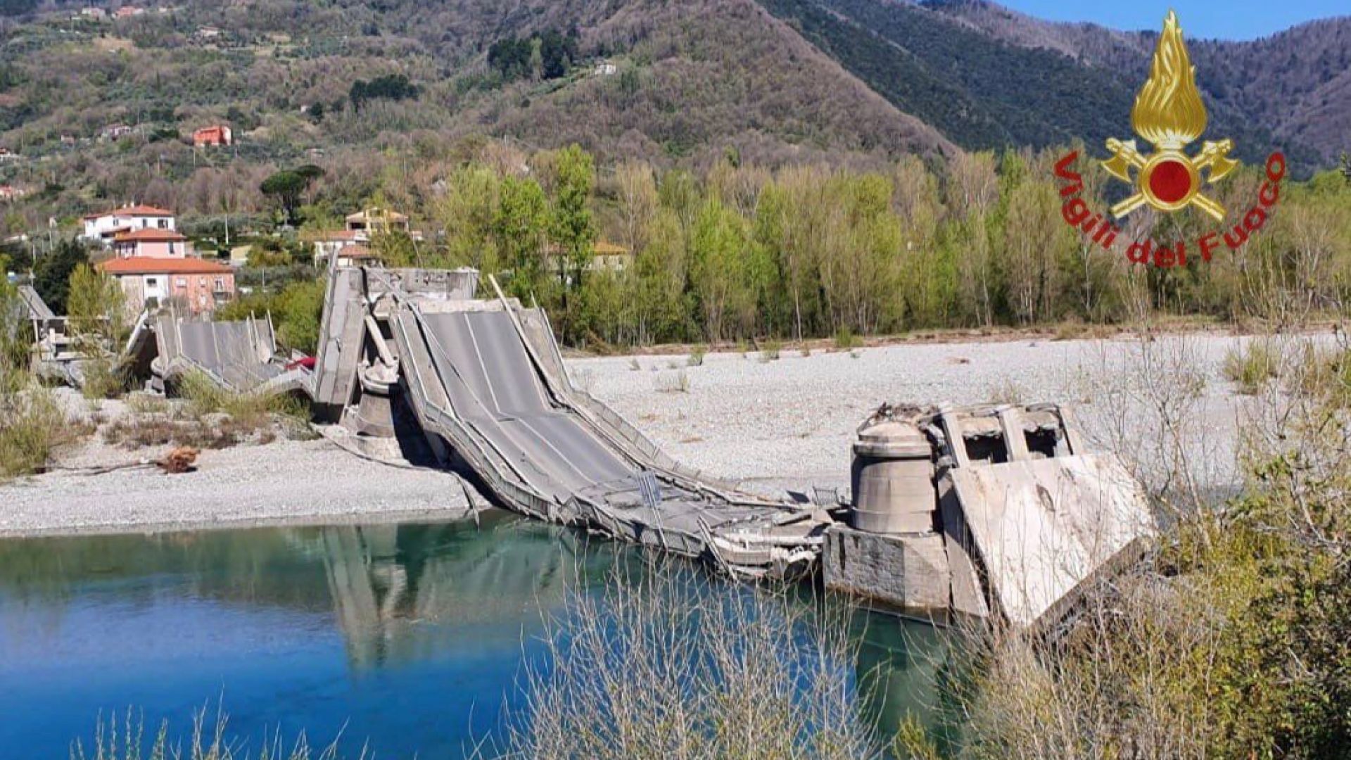 Мост на шосе в Северна Италия по което обикновено има