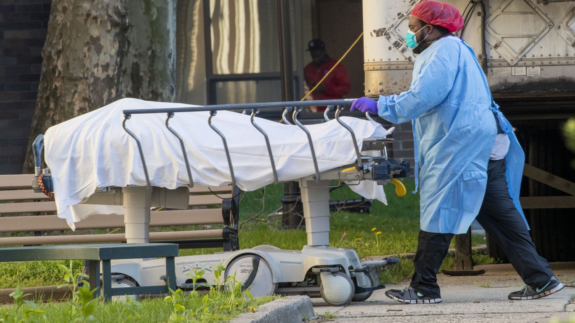 За втори пореден ден в САЩ са регистрирани около 2000