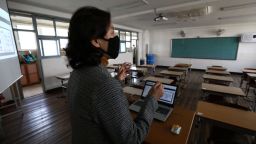 Сеул отчете най-ниския брой нови заразени и даде старт на учебната година