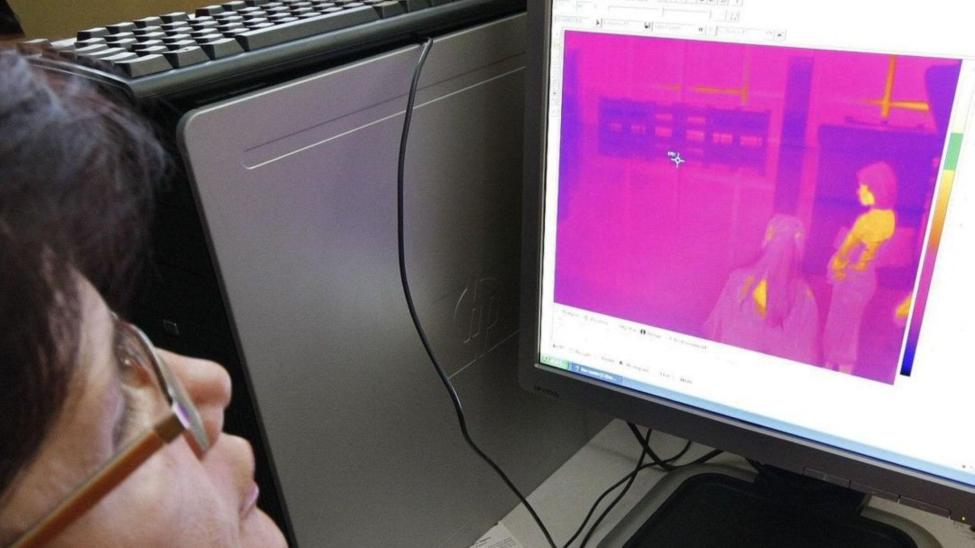 Държавните институции масово инвестират в термокамери за да мерят телесната