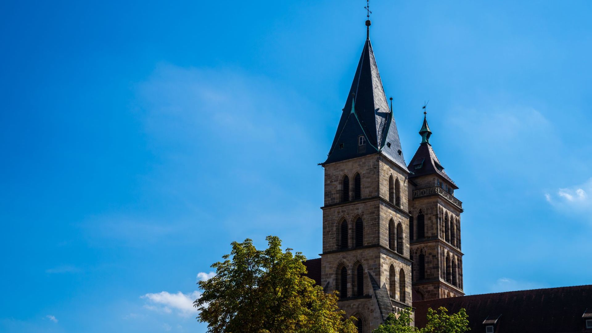 Властите имат правомощията да забраняват религиозни служби с богомолци по