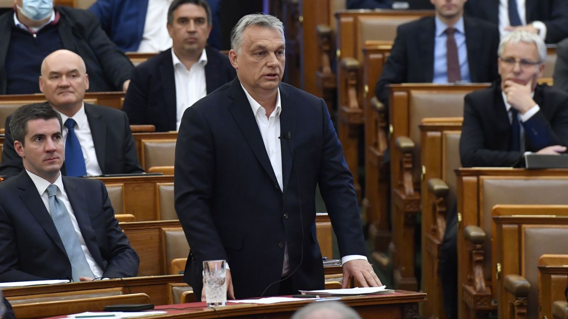 Унгария продължава националната карантина за неопределено време обяви днес премиерът