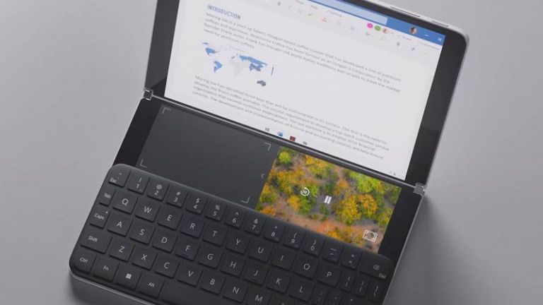 Microsoft отлага пазарната премиера на таблета с два екрана Surface Neo