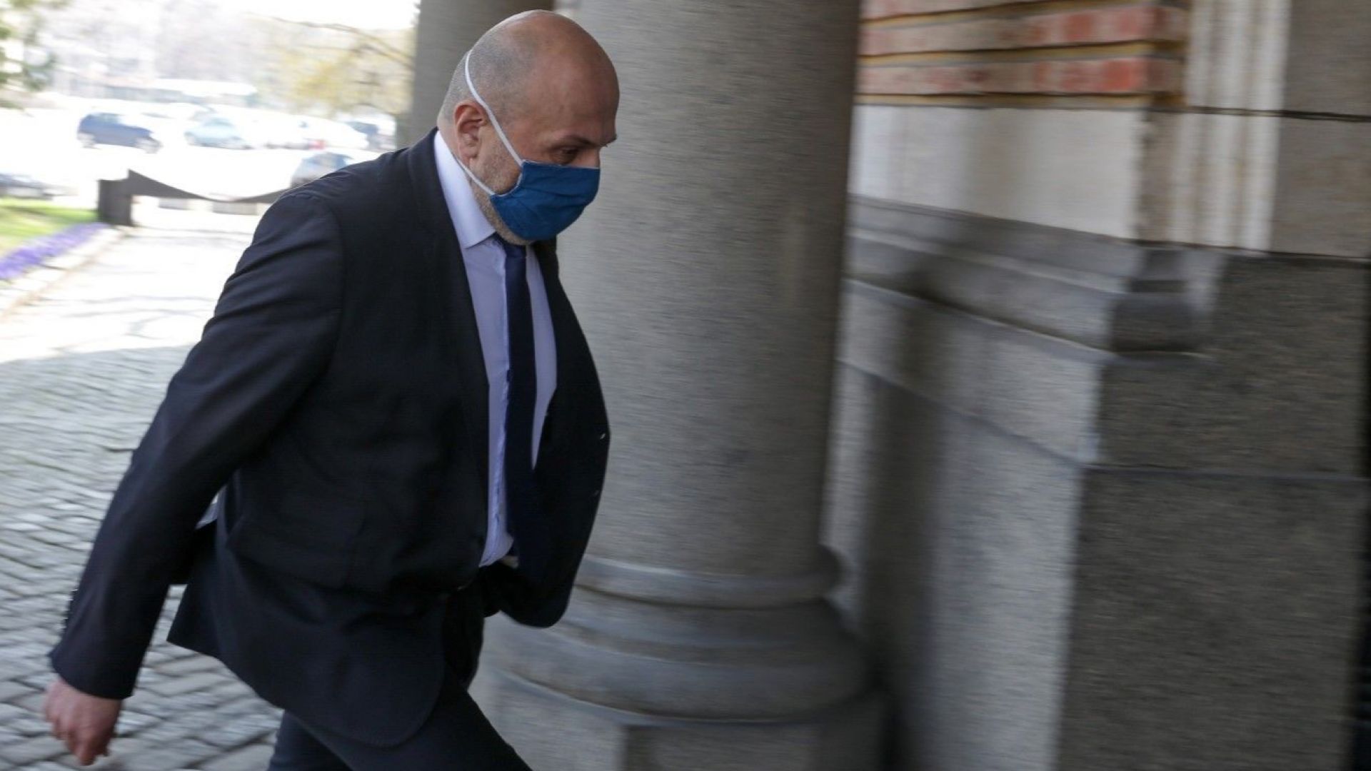 Правителството се стреми да разпределя безвъзмездната помощ така че тя