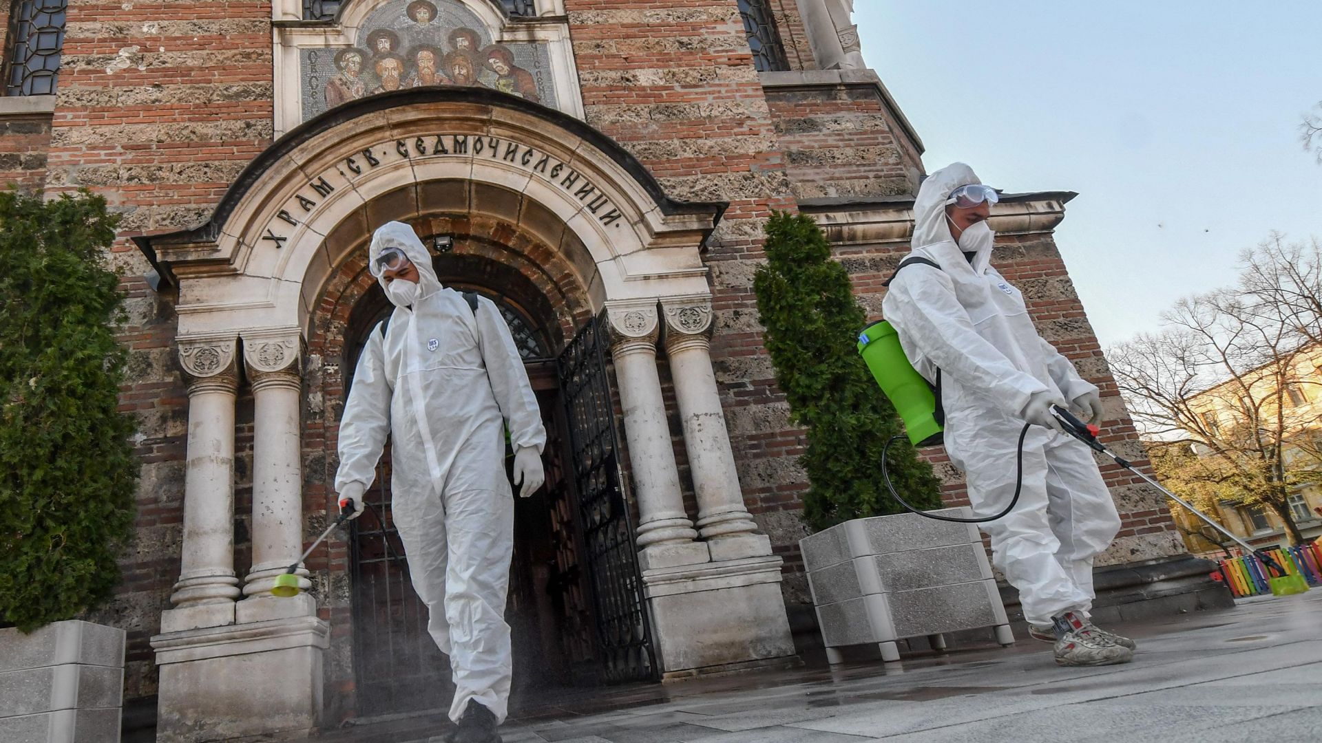 Тази нощ и рано сутринта бе извършена дезинфекция на пространствата