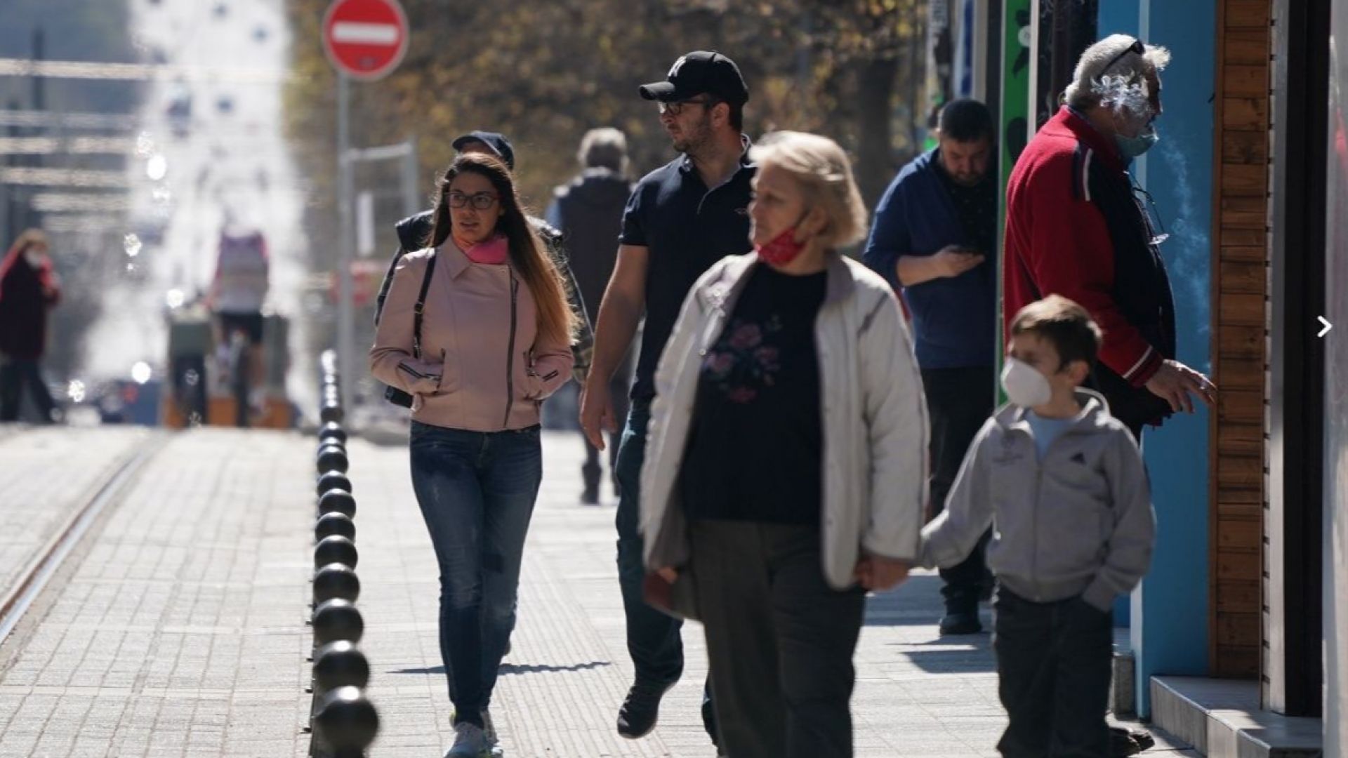 Топлият Лазаровден изкара софиянци навън Въпреки че пейките в някои