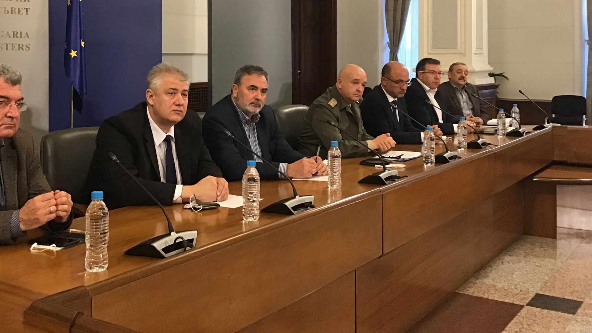 Водещи медицински специалисти от първа линия в борбата с коронавируса