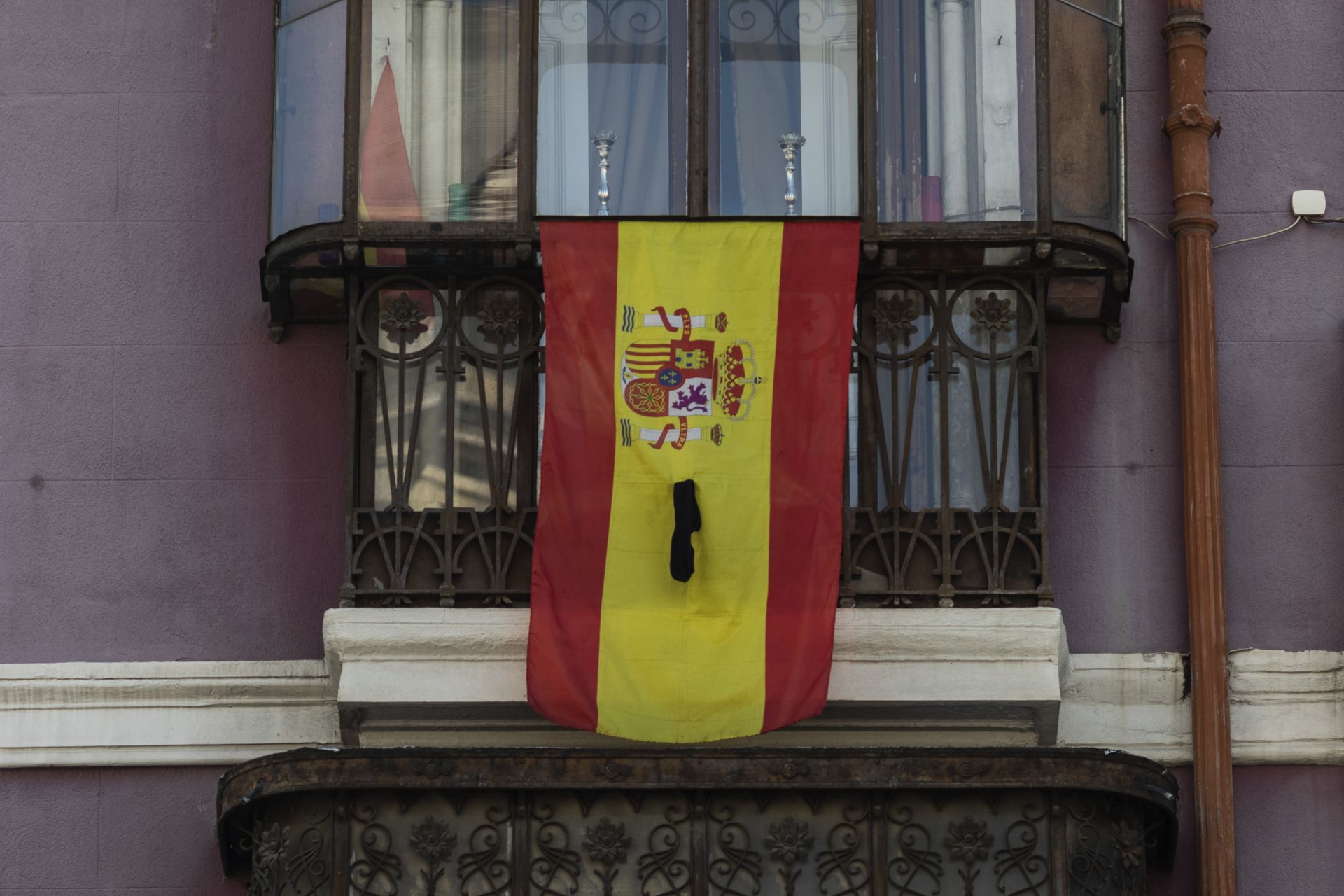 Испанската държавна администрация се готви да изплаща универсален базов доход на бедни семейства
