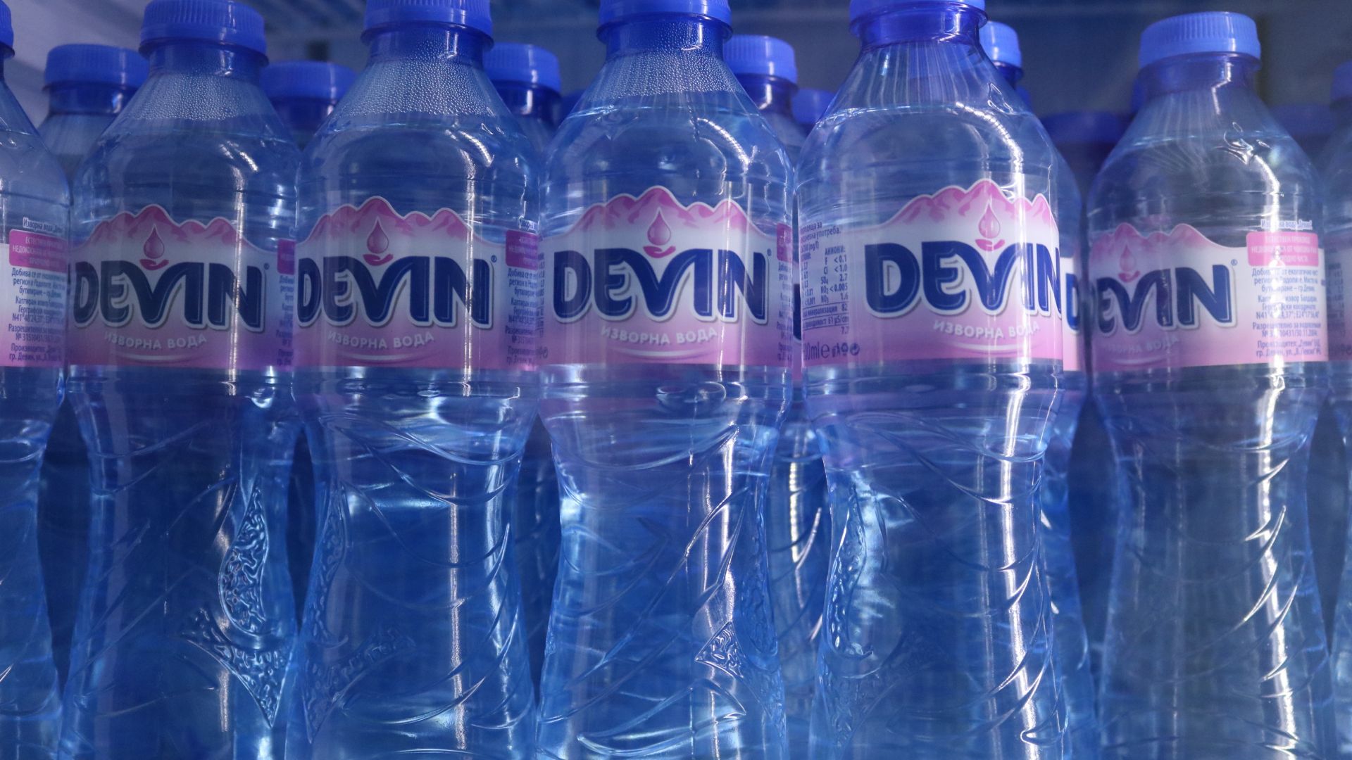 „Девин“ ЕАД дарява над 100 000 бутилки вода на Българския Червен кръст *