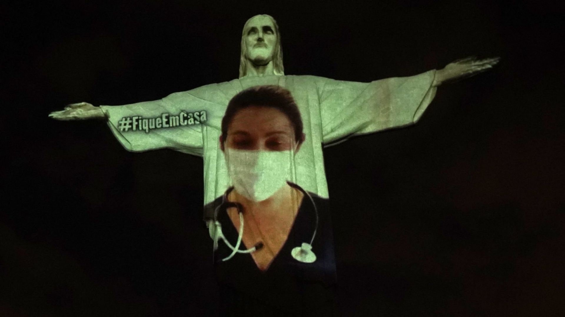 Знаменитата статуя на Христос Спасител в бразилския град Рио де