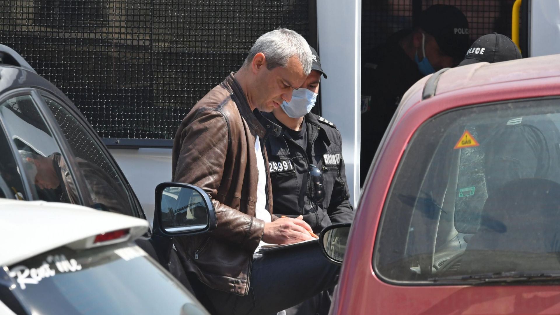 Полицията спря опит за протест пред сградата на Народното събрание