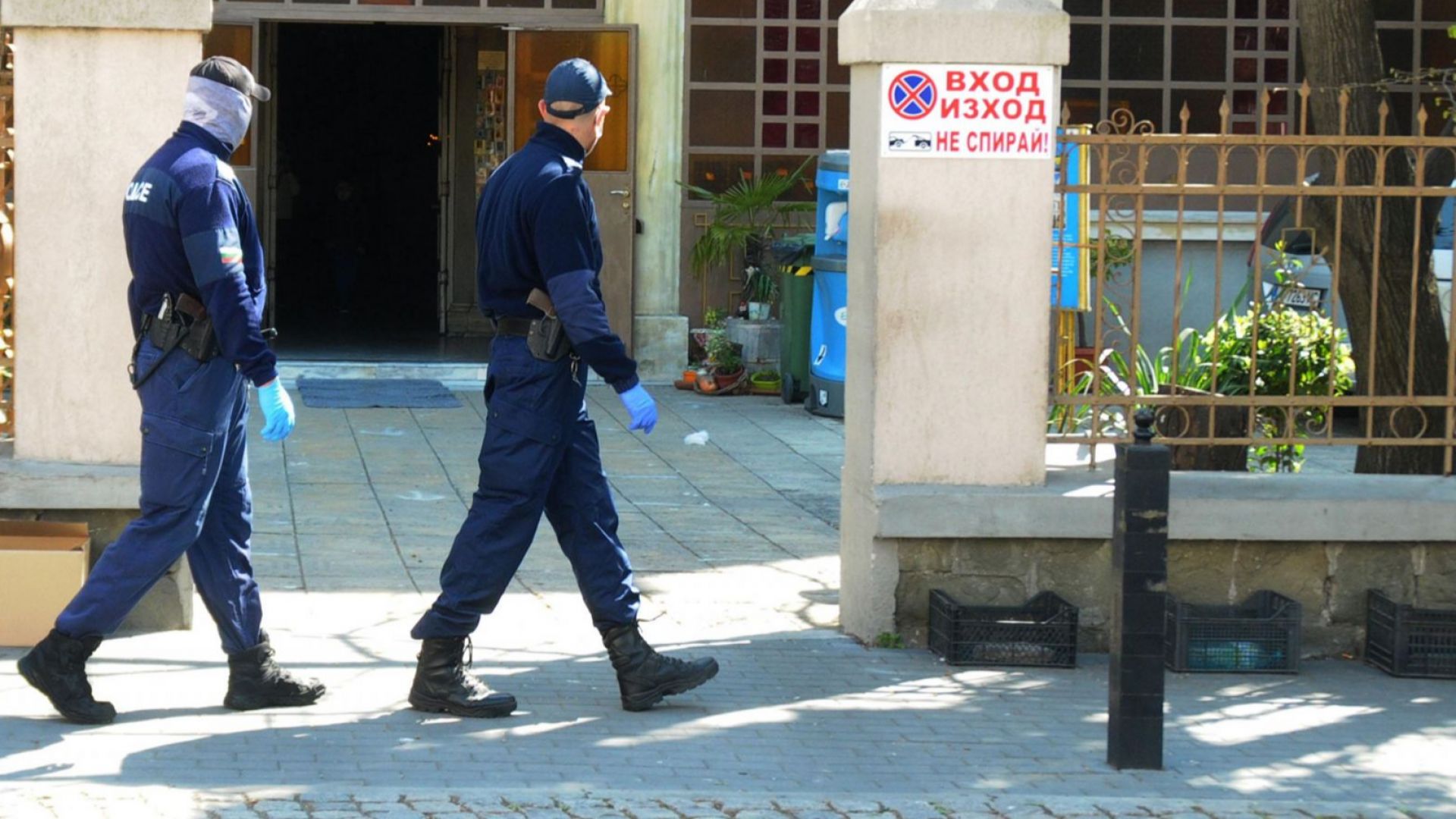 Стотици вярващи се събраха на литургия за Цветница в Самоков