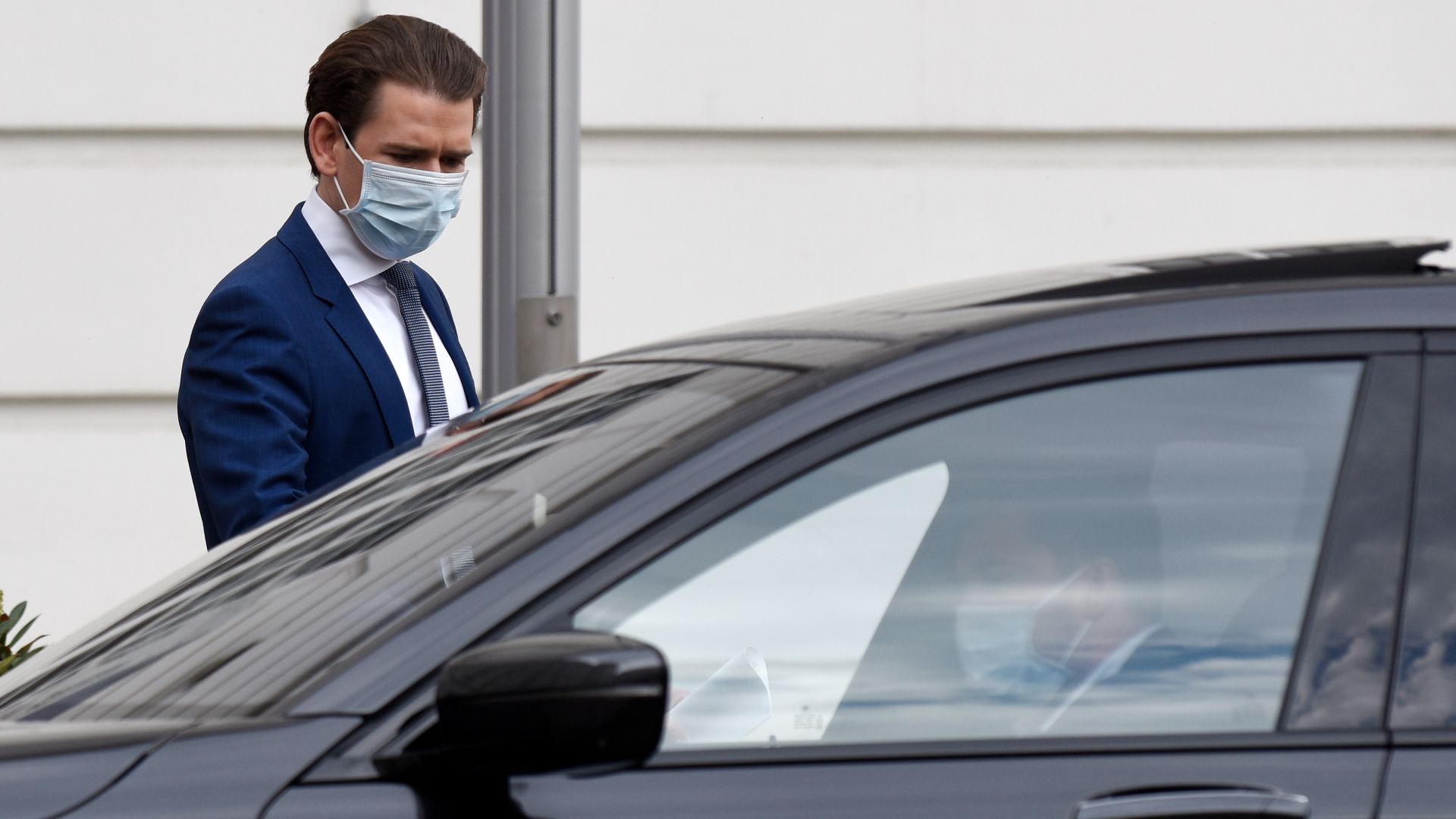 Хиляди магазини ще отворят отново в Австрия която ще стане