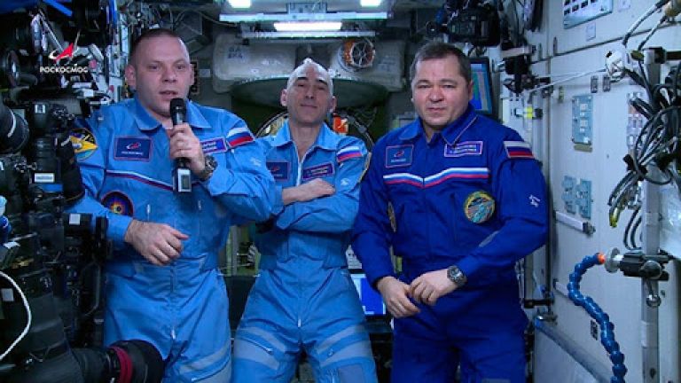 Космонавти от МКС призовават към спазване на карантината