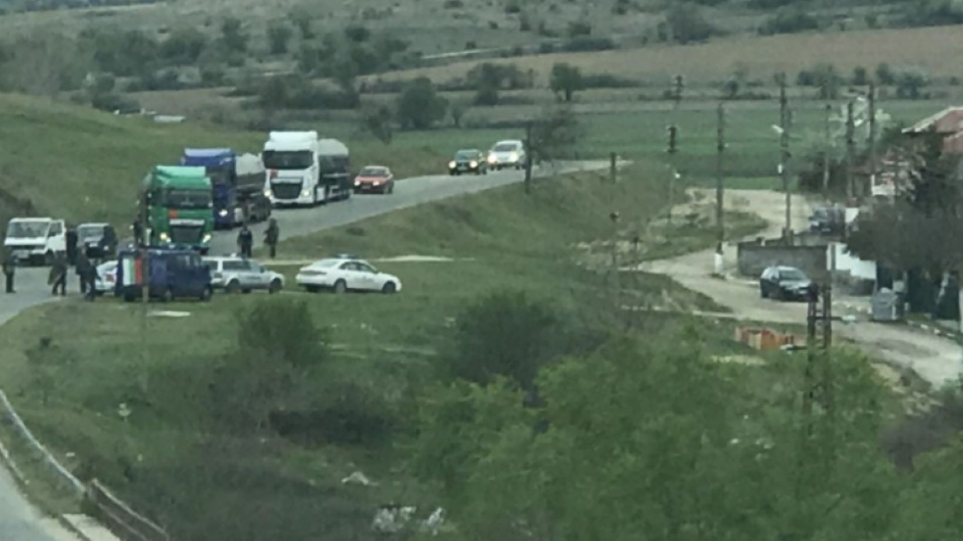 Полиция и жандармерия блокира гурковското село Паничерево след като днес