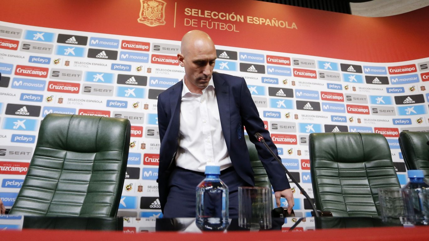 Нов скандал в Испания, шефът на футбола фалшифицирал документи