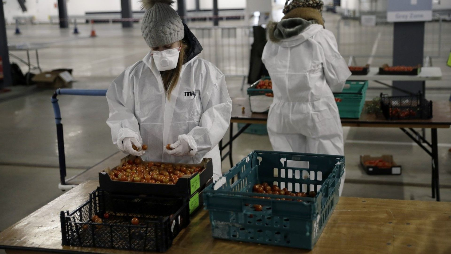 Дания ще разреши на някои малки бизнеси като автошколи фризьорски